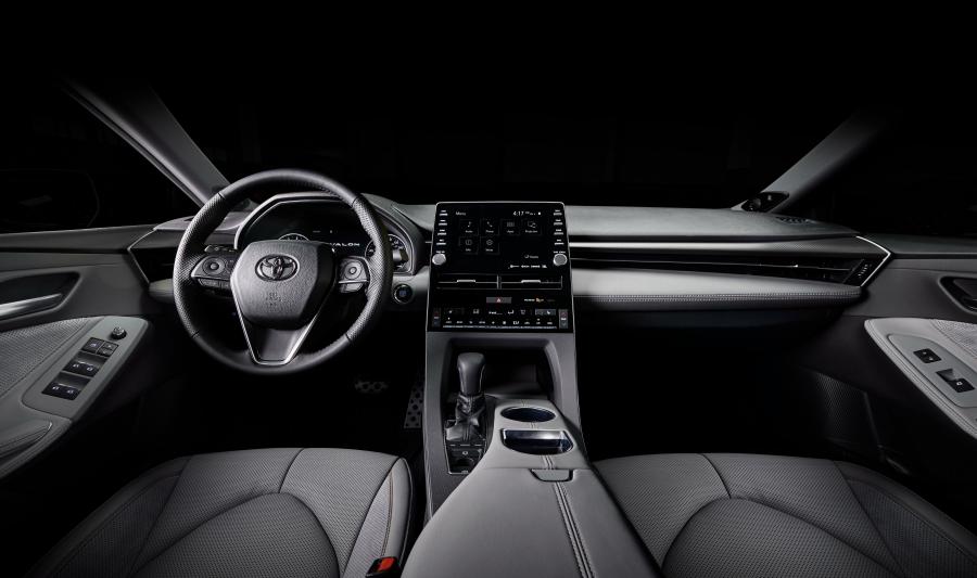 Торпедо Toyota Avalon XSE 2018 года  (фото 9 из 28)